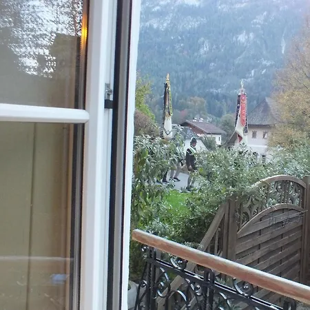 In Mit Grosser Terrasse Feriehus